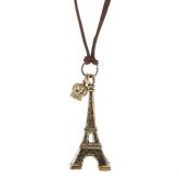 Colar com Pingente Torre Eiffel